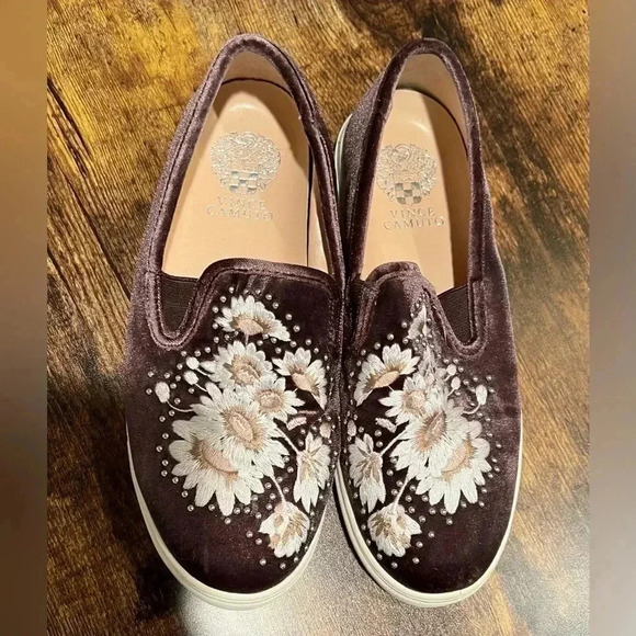 Vince Camuto | Brandia ladies slip on fashion sneakers. Size: 7.5W - Picture 12 of 14